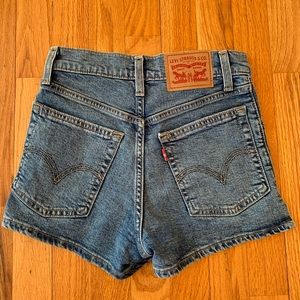 Size 23 Levi’s Jean shorts